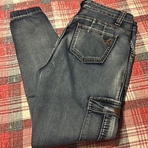 Cargo pants feels kind of like a Leggings super stretchy